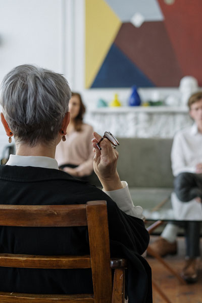 A couple sitting, facing the woman mediator represents the most common mistakes people make during a divorce 